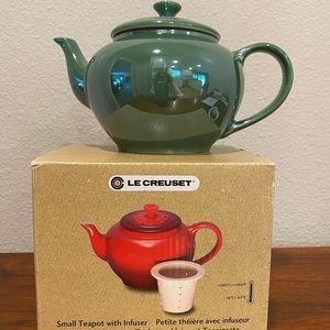 Le Creuset Stoneware 22oz Teapot